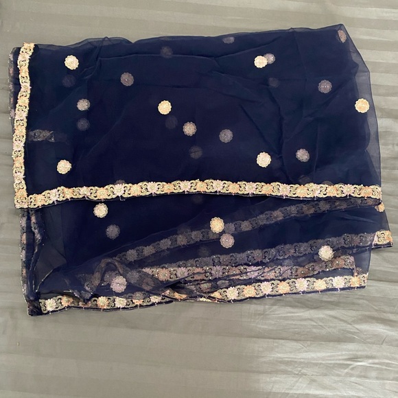 Please be informed this outfit is full of glitters it shines and sparkles . - Picture 4 of 9